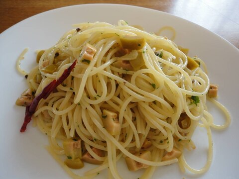 オリーブとアンチョビのスパゲティ